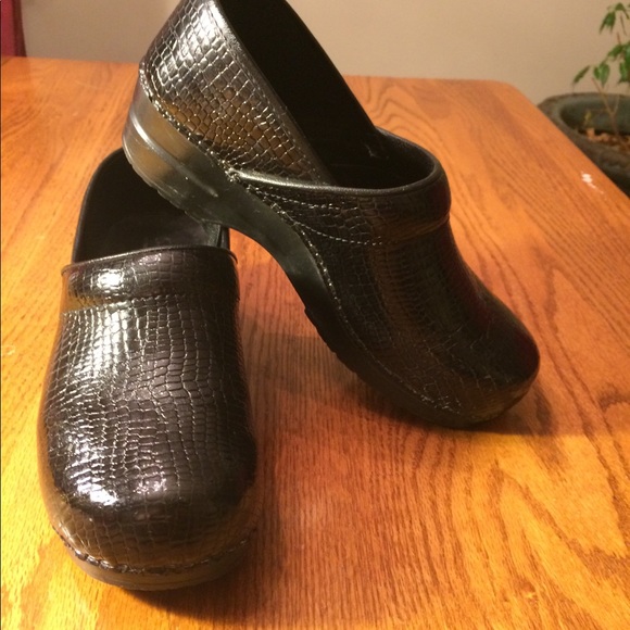 Sanita Shoes - 🌹Sanita Black Alligator Grain Clogs - Gently Used
